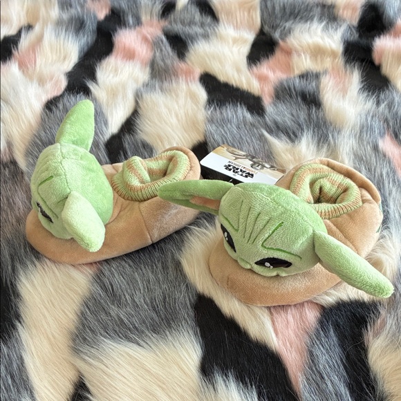 Kids Star Wars Mandalorian Baby Yoda Slippers - Picture 2 of 8